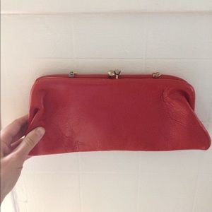 Red-orange clutch