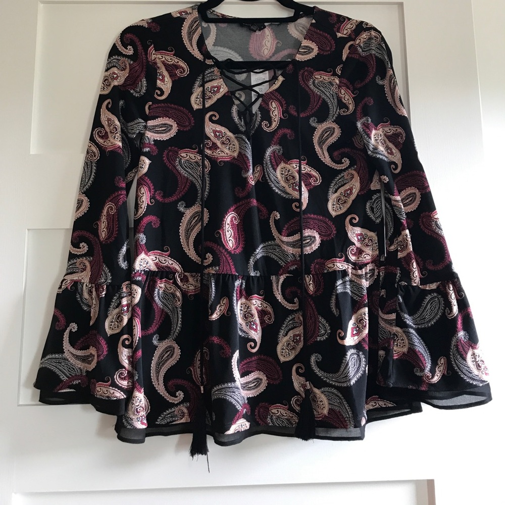 Lace up neckline, bell sleeve, jersey material top