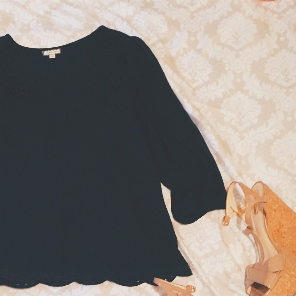 Scalloped blouse with super cute design!