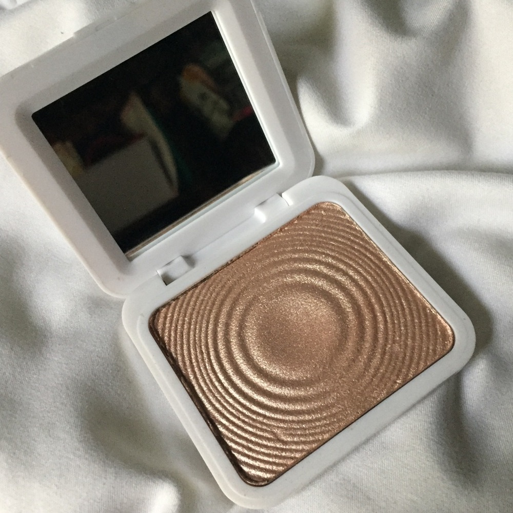 Models Own Sculpt and Glow highlight
