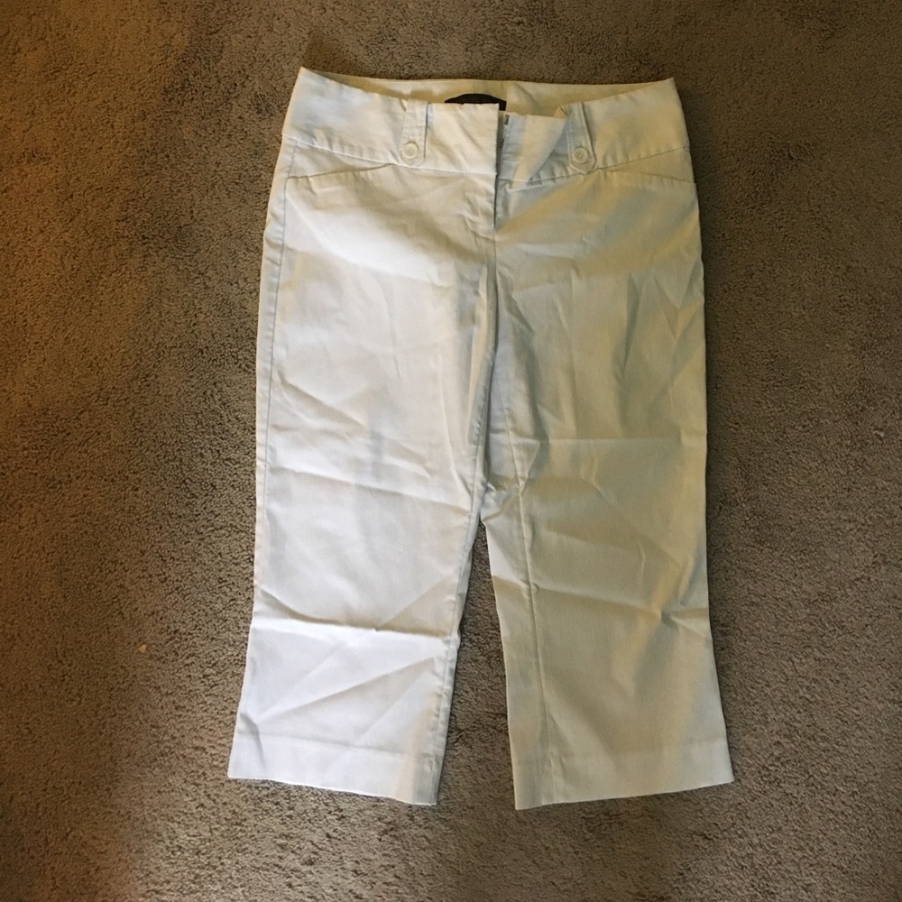 Limited exact stretch white capris
