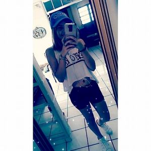 Meet your Posher, Alanis