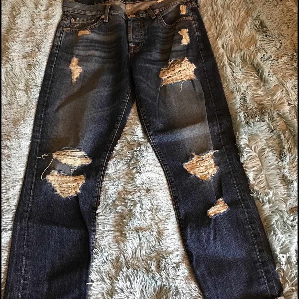 Josefina w/Aggressive Destroy Jeans