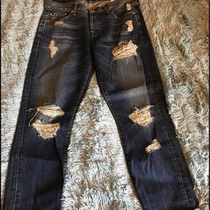 Josefina w/Aggressive Destroy Jeans