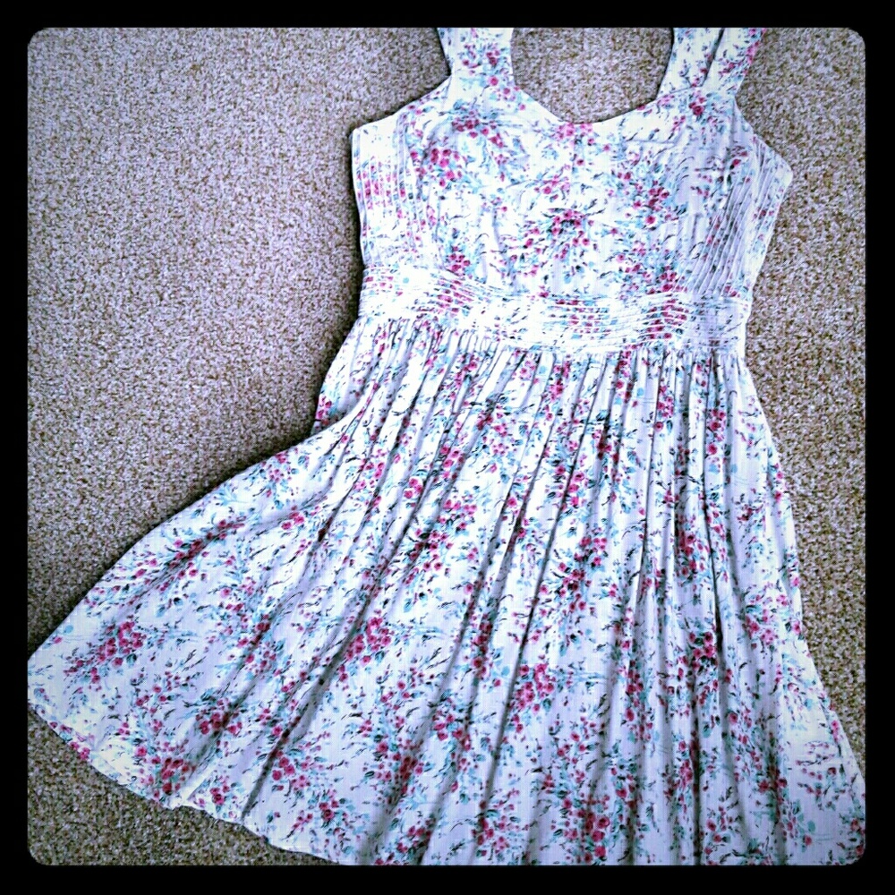Lauren Conrad summer flowered dress👗