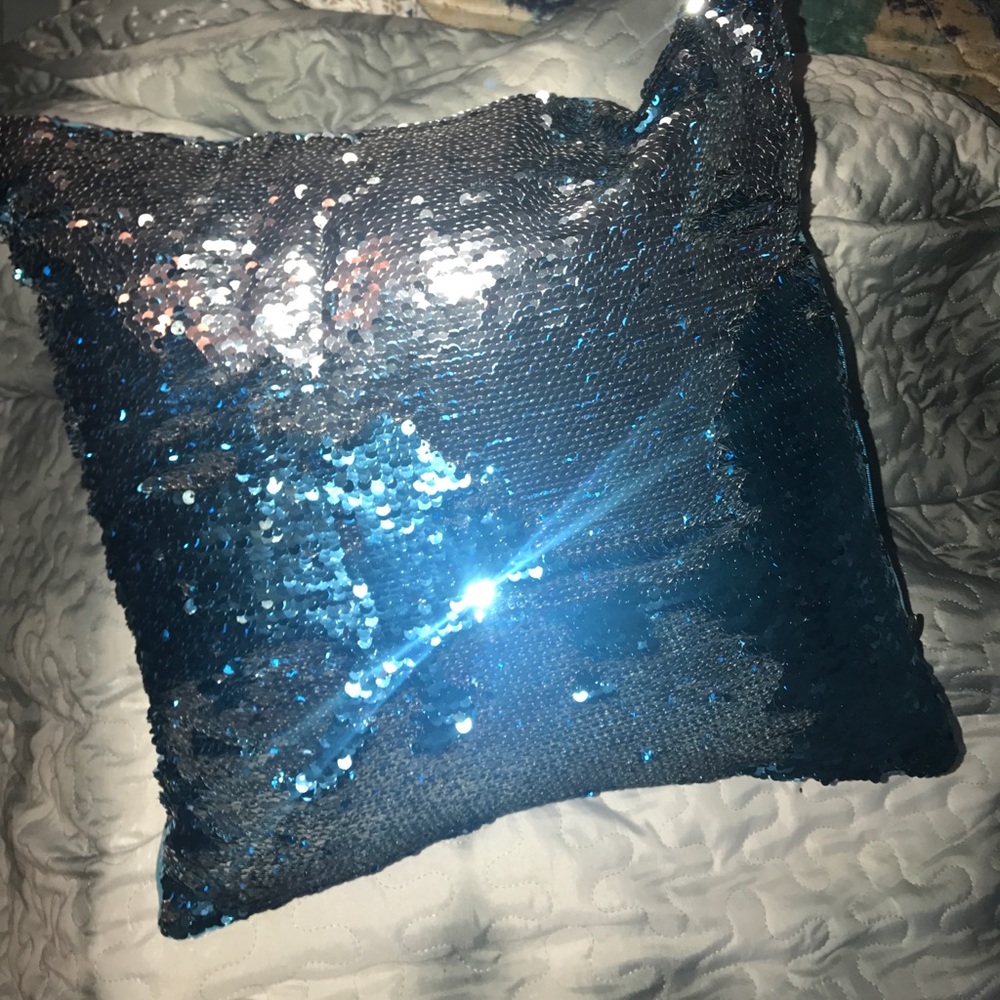 Sequence pillow that changed color when touched!