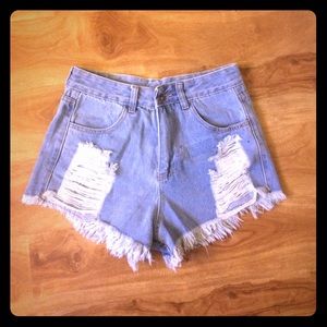Cute summer ripped denim shorts