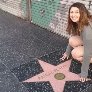 Meet your Posher, Kayla