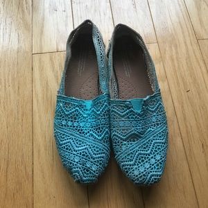 Blue and White Lace Toms