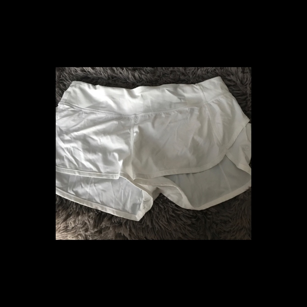 Lululemon shorts white sz 6 like new