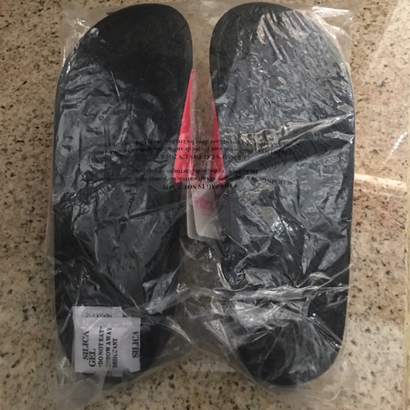 Pink Slippers - Good Vibe Brand New $26.95 - Picture 2 of 2