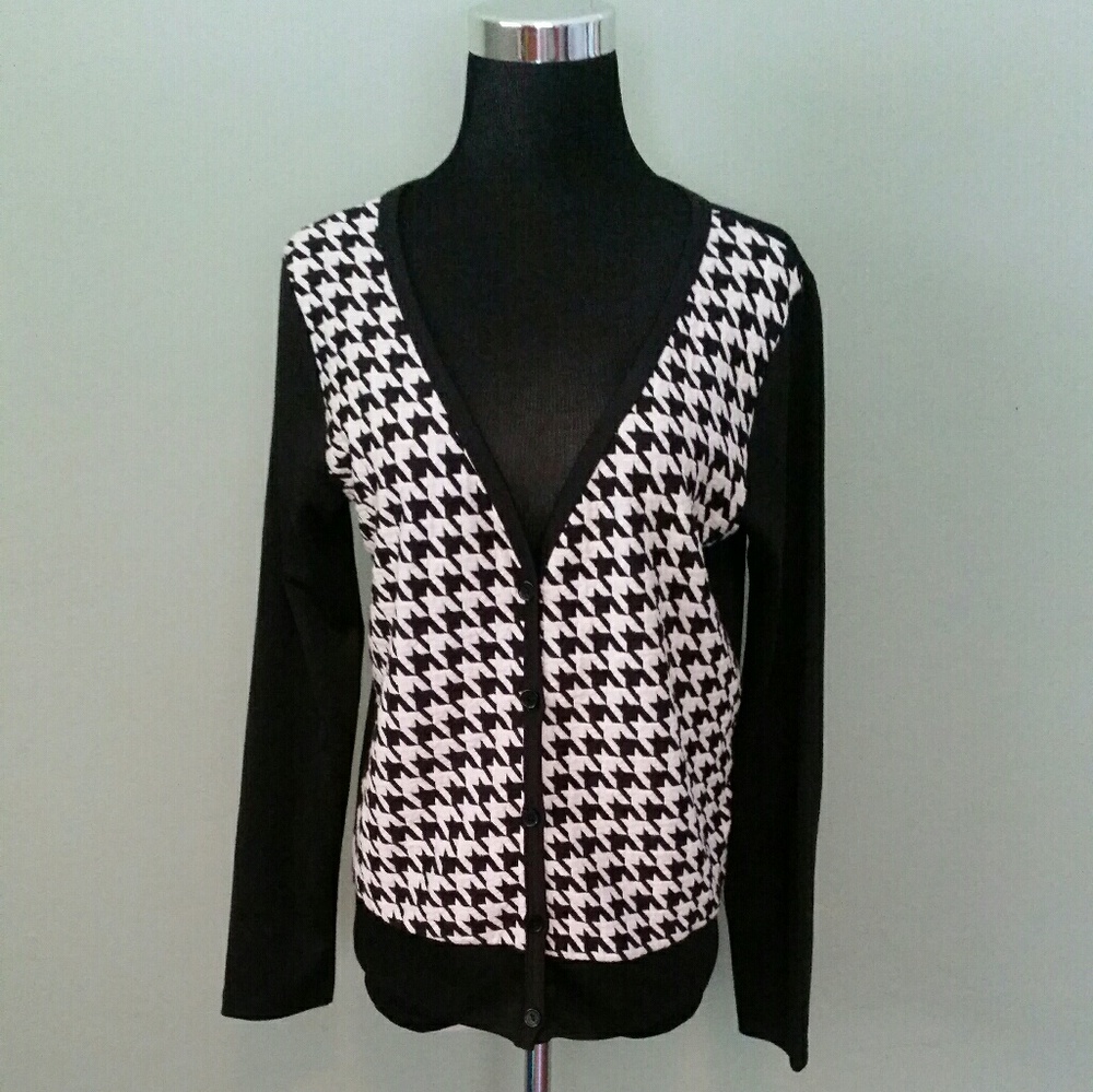 AMBIANCE LIGHTWEIGHT SWEATER (showing buttoned)