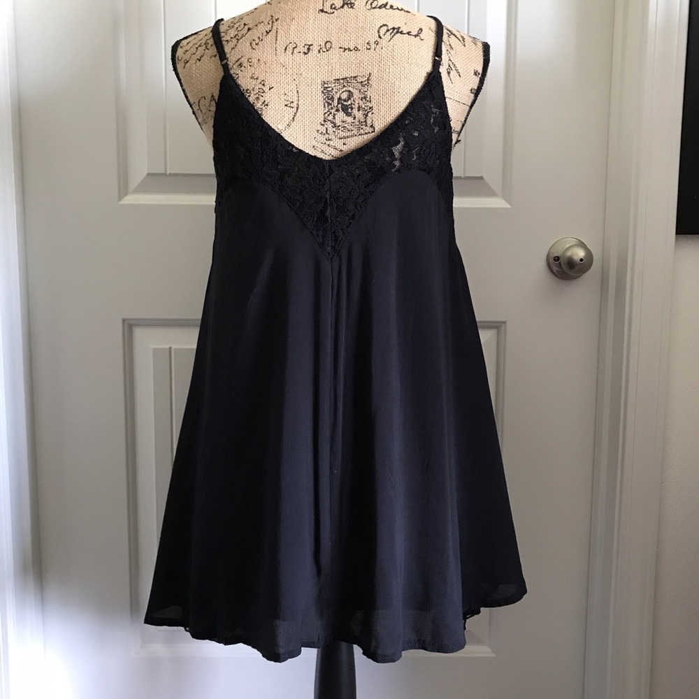 💋CLEARANCE SALE: Black Dress w/ Lace Detail - Picture 4 of 6