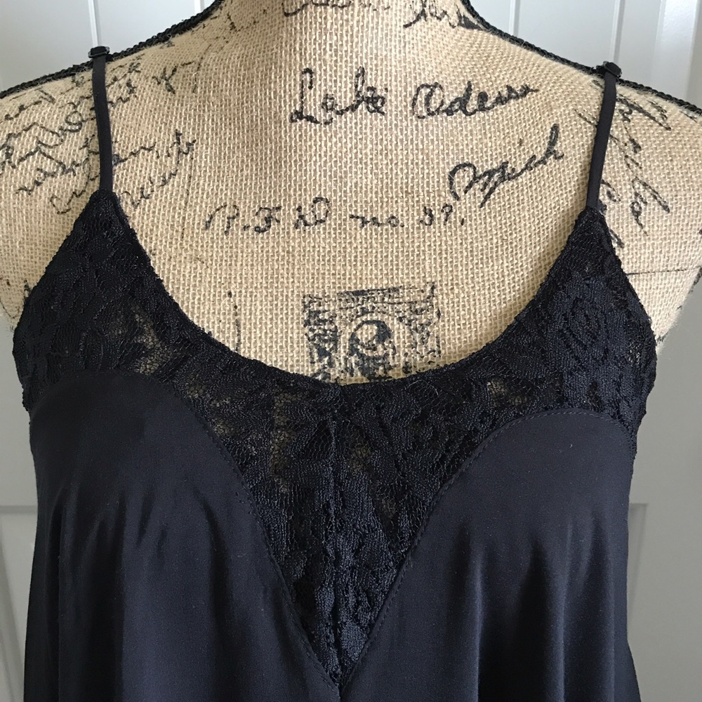 💋CLEARANCE SALE: Black Dress w/ Lace Detail - Picture 5 of 6