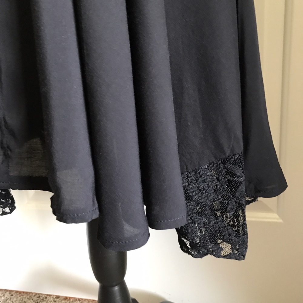 💋CLEARANCE SALE: Black Dress w/ Lace Detail - Picture 6 of 6