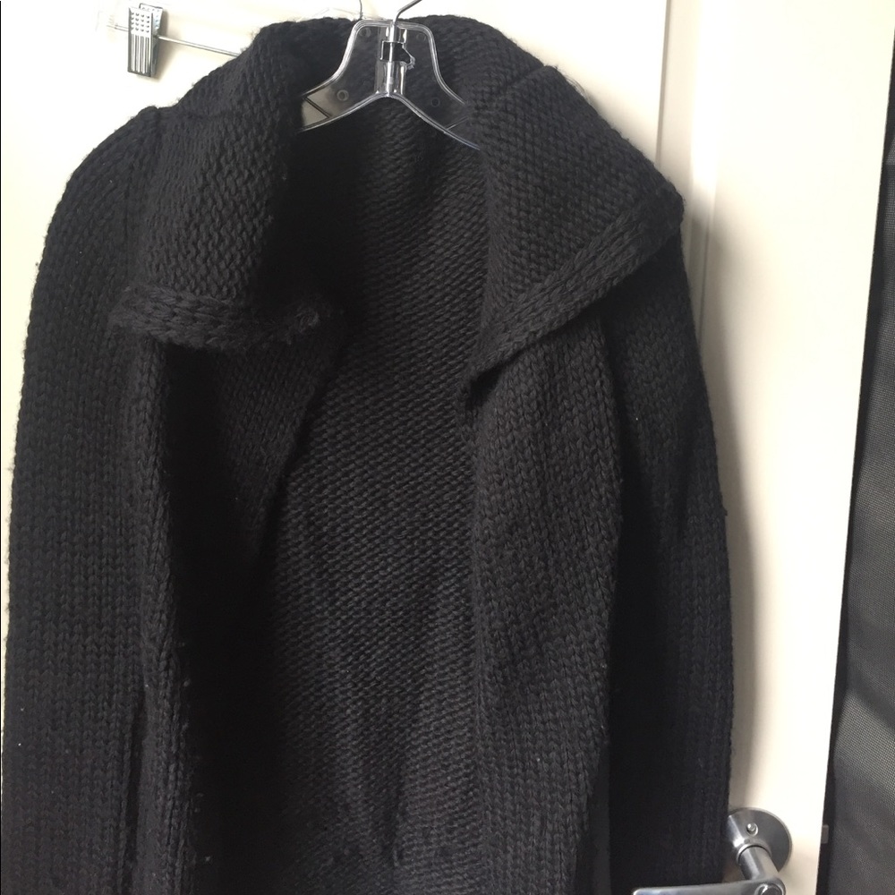 100% wool sweater by quo brand