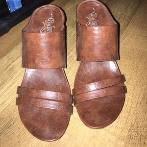 NWOT Unlisted-Kenneth Cole brand Wedges