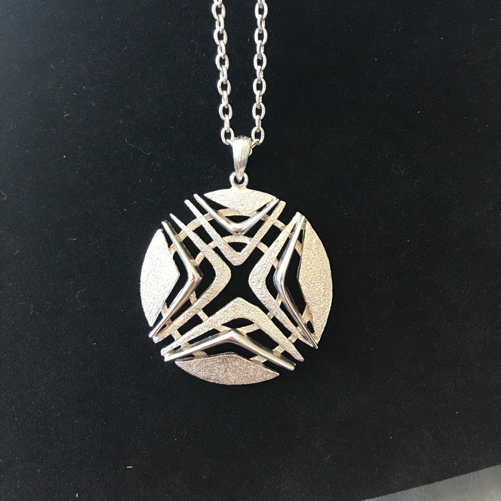 1970s Vintage Roget silver tone necklace
