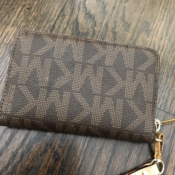 Michael Kors MK Brown Zip Up Wallet Wristlet - Picture 3 of 7
