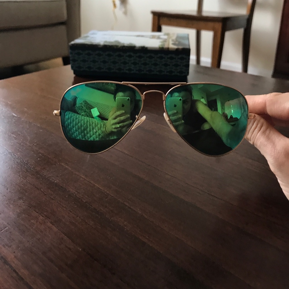 RayBan 3025 Large Metal Aviator - green mirror