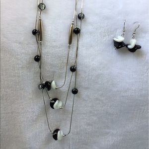✨NEW✨Swirly Black & White Necklace & Earring Set