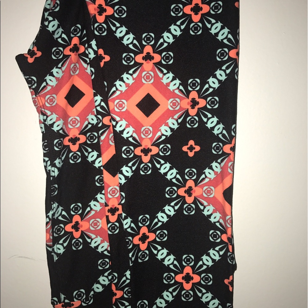 🦄LuLaRoe TC leggings, never been worn, beautiful