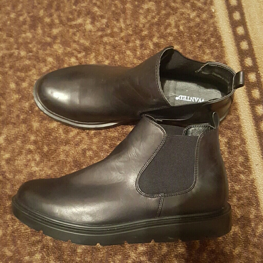 Black wanted boots