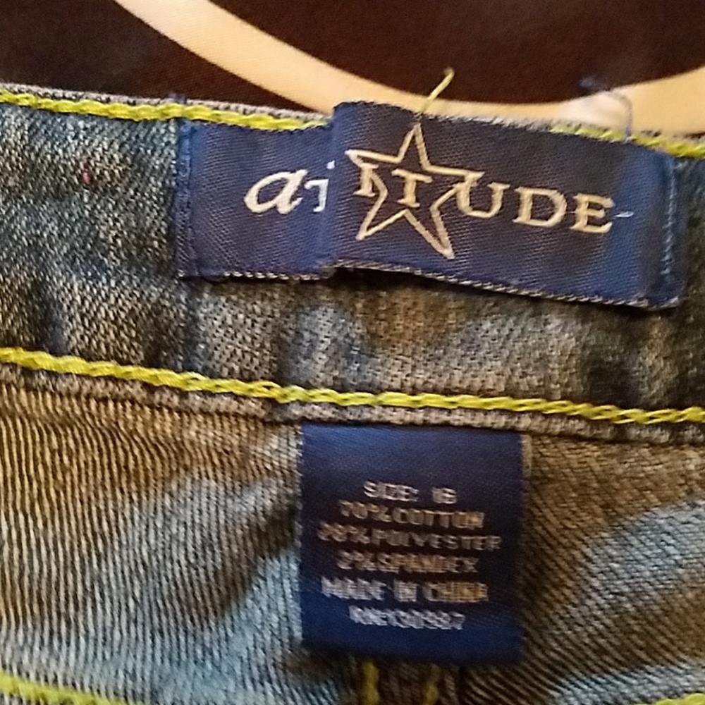 Attitude Jean Capri