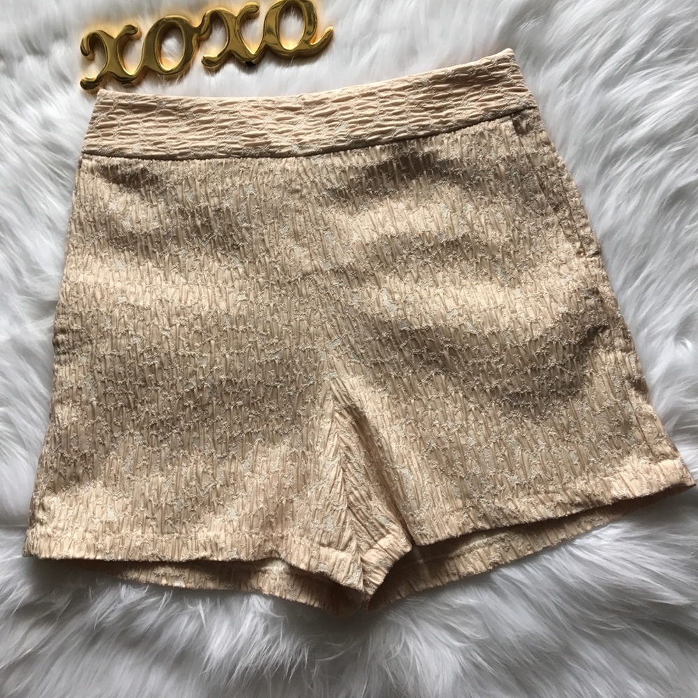 Express Cream & White Side Zipper Shorts. Size 0
