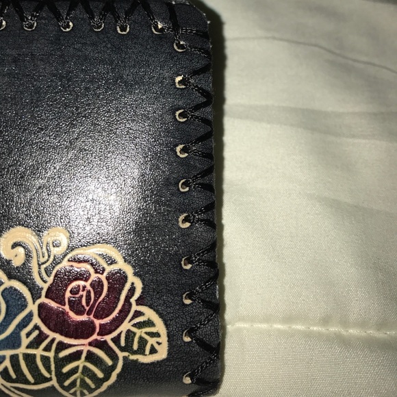 Real leather embossed wallet - Picture 2 of 8