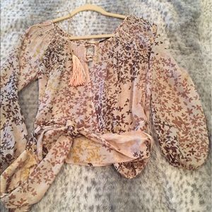 BCBG Amazing Tie Blouse! 💥💥