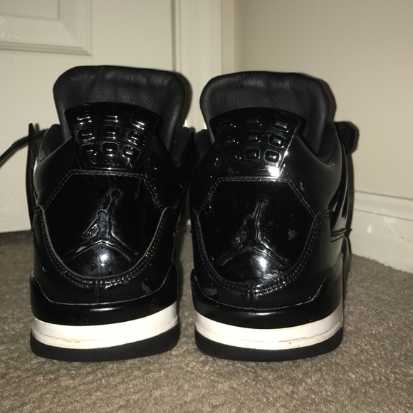 Athletic_Shoes