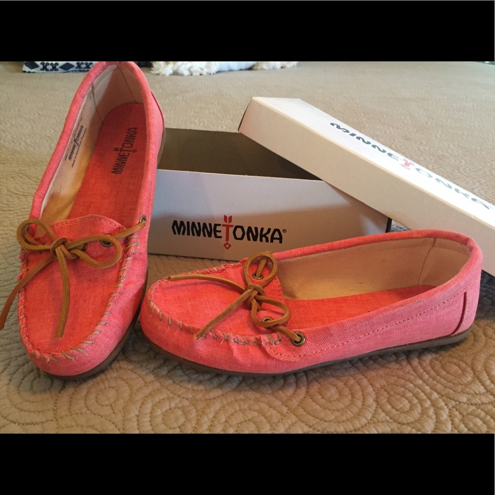 Minnetonka Moccasins in Coral. Like New!