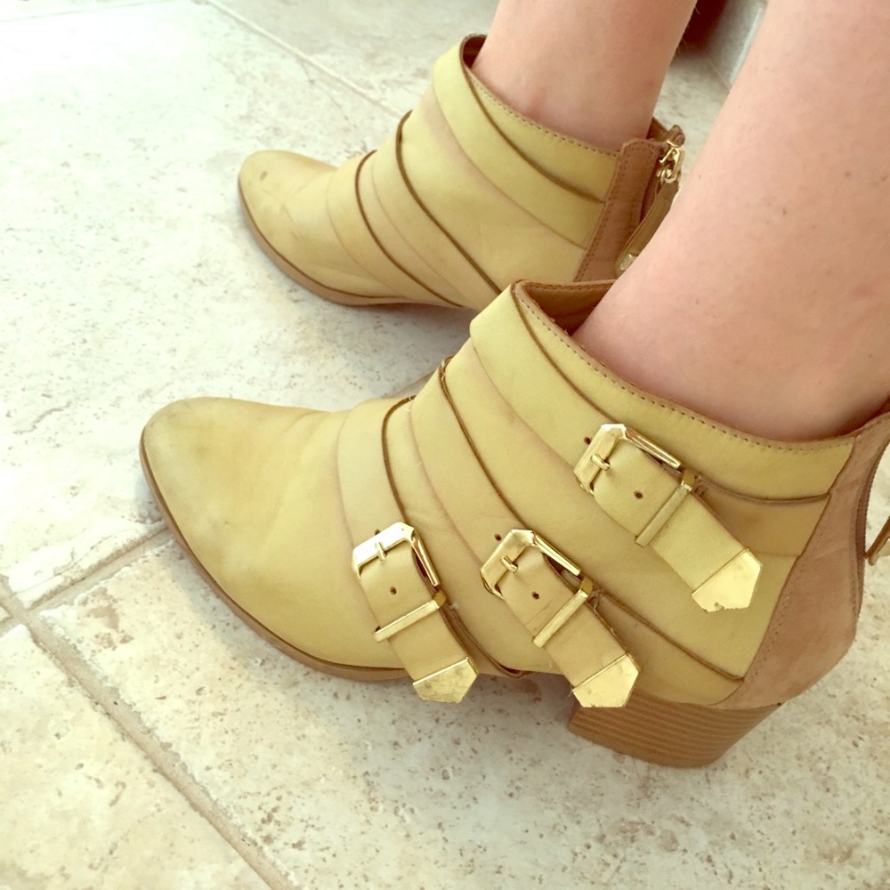 Tan/yellow gold booties