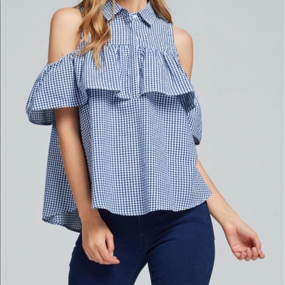 NWT! Gingham ruffle cold shoulder top