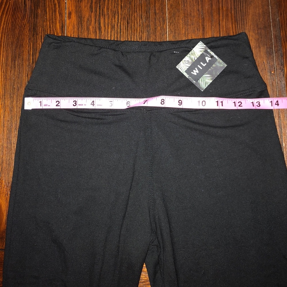 Criss Cross Capri Black Yoga Leggings - Picture 3 of 3