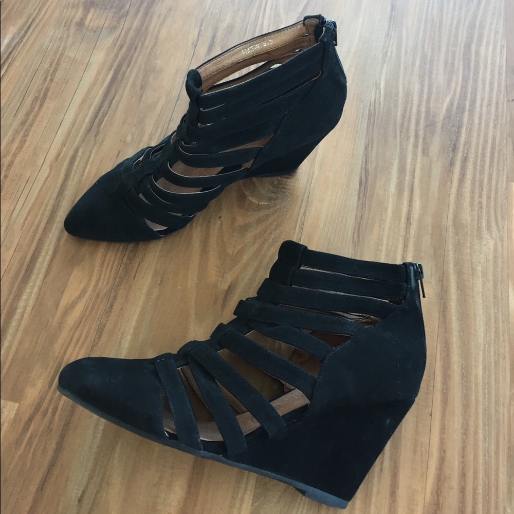 Campbell black suede vector gladiator booties 9.5