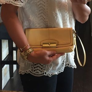 ✨COACH✨ Pale yellow wristlet.  Great condition.