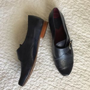 ⭐️ Latigo navy loafer. Brand new.