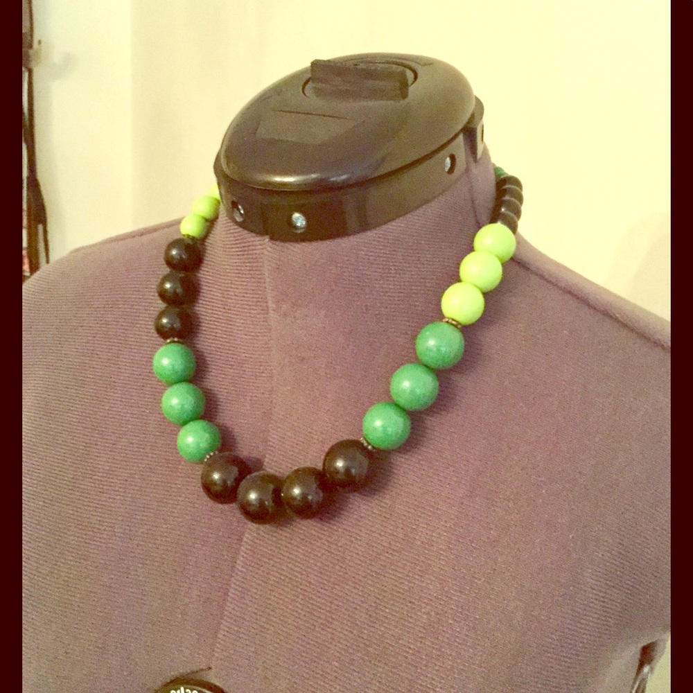 Banana Republic multi-color & size necklace