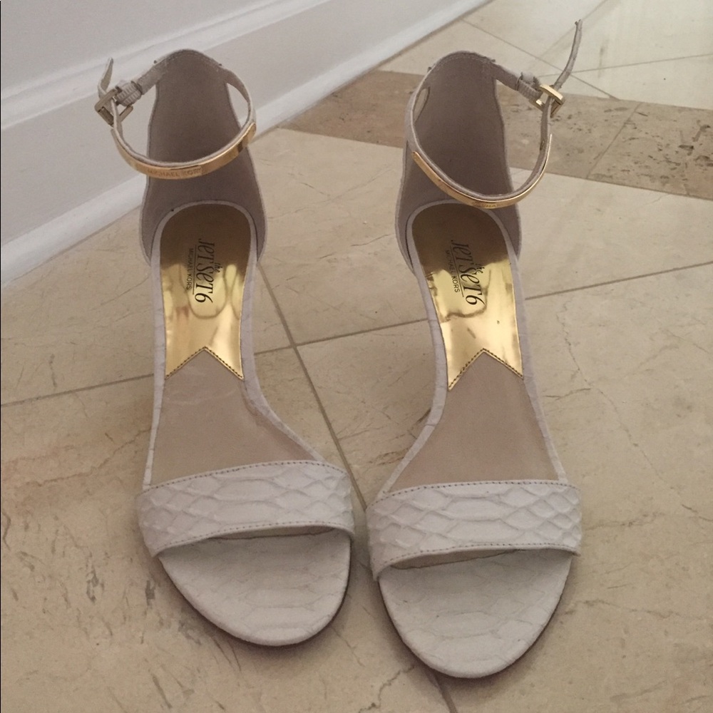 Michael kors THE JET SET 6 white strap heel