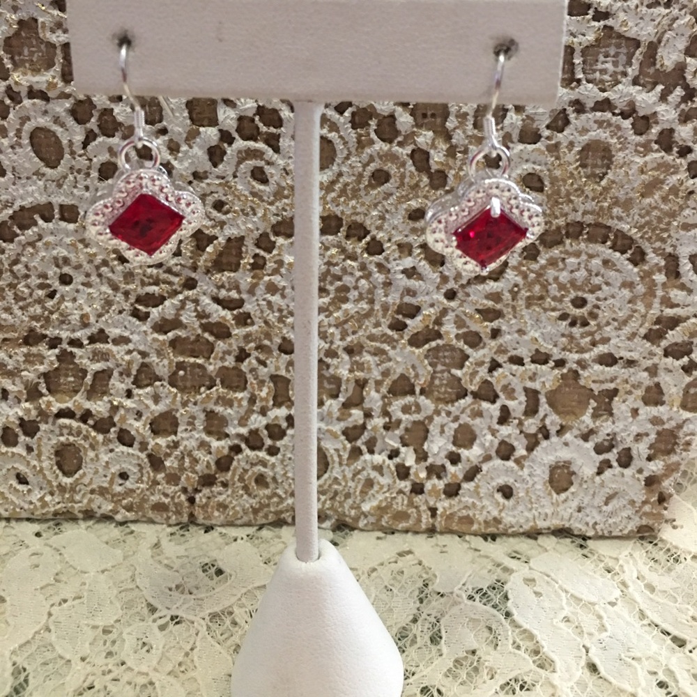 Clover shaped dangle earrings - Picture 3 of 4