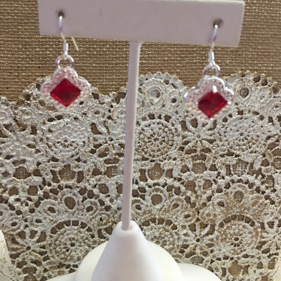 Clover shaped dangle earrings - Picture 2 of 4
