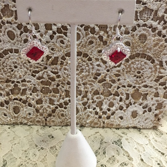 Clover shaped dangle earrings - Picture 3 of 4