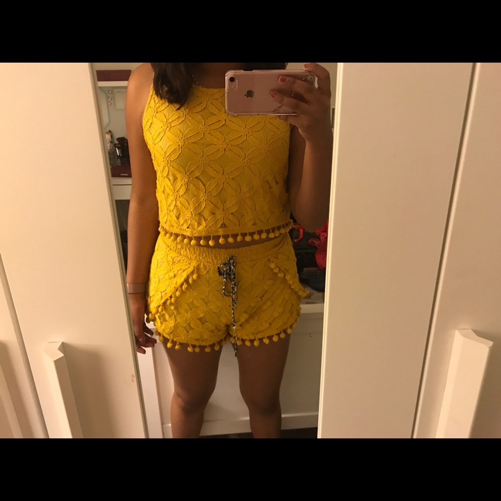 Short shorts and cropped top set