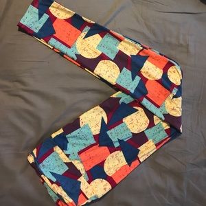 Lularoe LLR TC Tall and curvy Leggings geometric