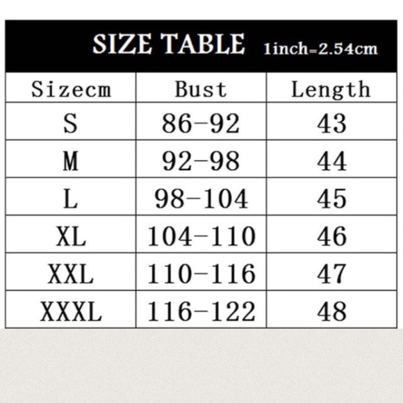 Super Cute tank top with floral appliqué. - Picture 4 of 5