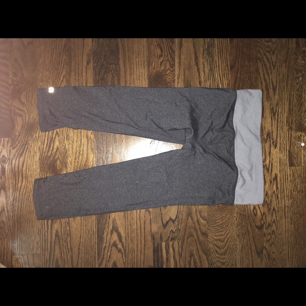 cropped gray leggings