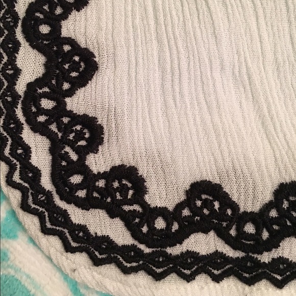 ❤️ Sale on HP 🎉White Romper with Black Embroidery - Picture 2 of 2