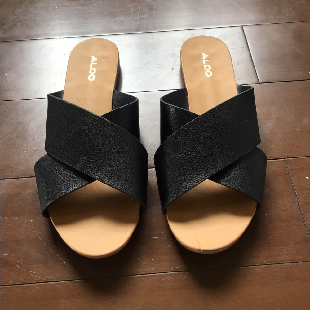Black slides from Aldo